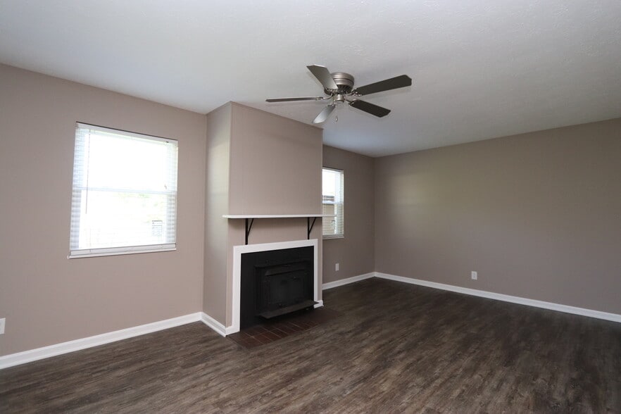 Building Photo - 6810 Village Green Blvd