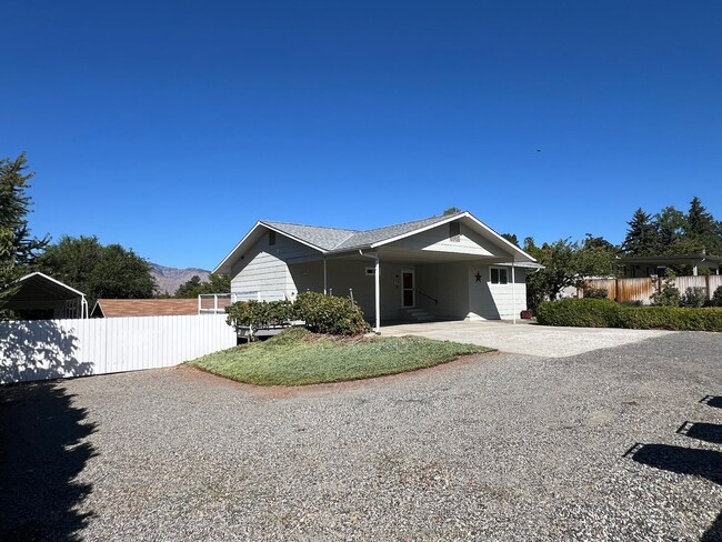 Building Photo - Spacious 3 bed/2 bath home with RV/Boat parking, shop and storage shed, a/c, deck with VIEWS and ...