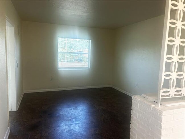 Building Photo - 3050 NW 5th Ct