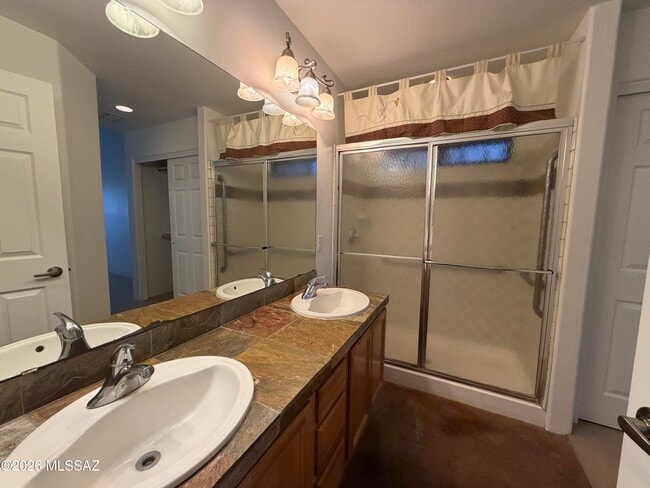 Building Photo - 1401 E English Ivy Ct