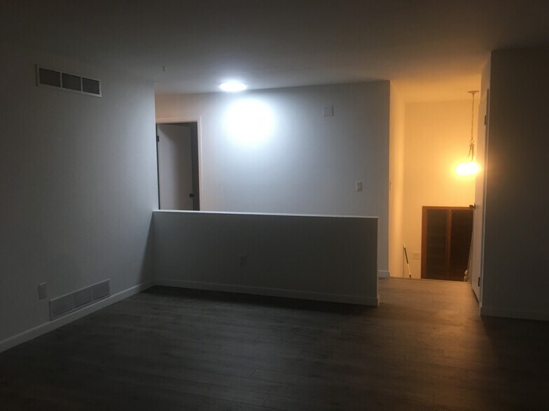 Building Photo - 738 S Watermelon Dr