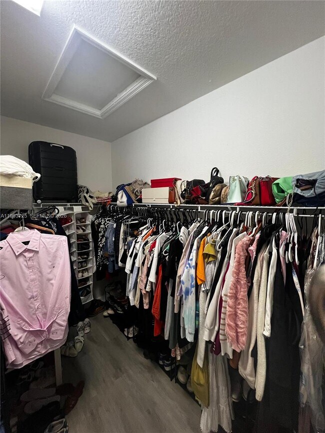 Building Photo - 5942 Mustang Manor