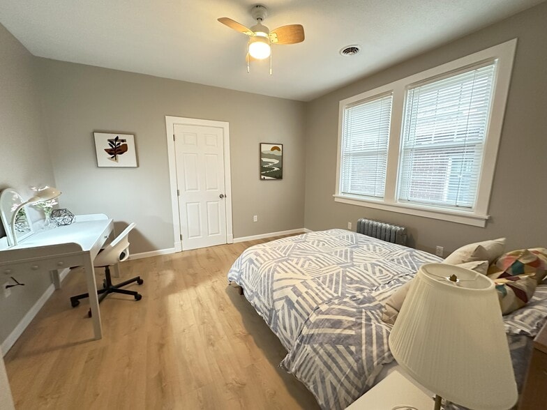 Building Photo - 5640 Beacon St