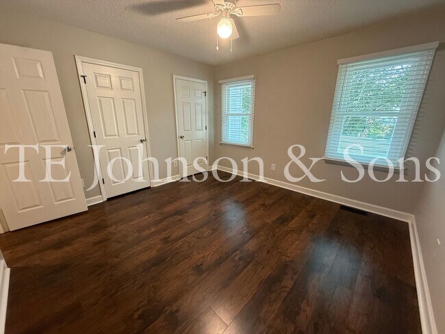 Building Photo - Charming One Level 3 Bedroom Home with Fenced Yard, Garage, and Deck
