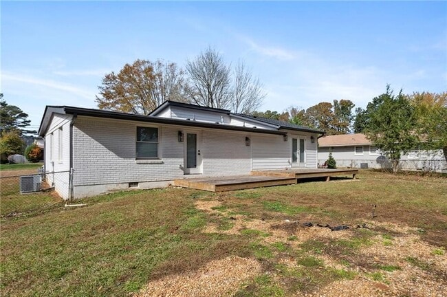 Building Photo - 3258 Highland Dr SE