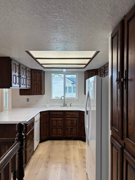 Kitchen - 111 E 900 S