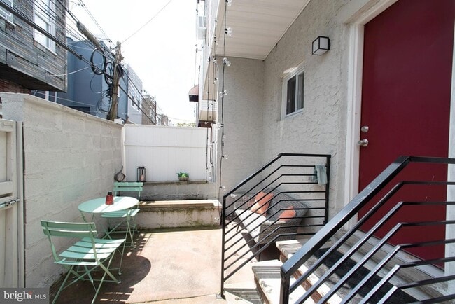 Building Photo - 2009 S Opal St