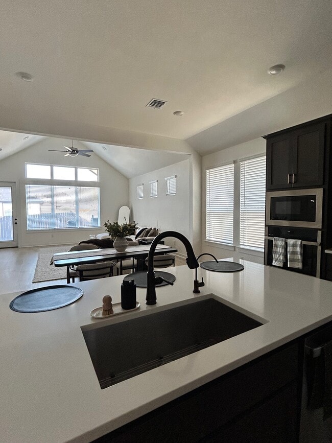 Building Photo - 2113 Western Vw Dr