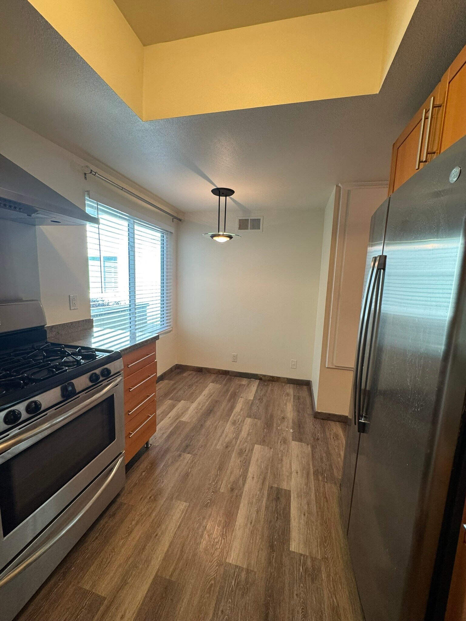 Eat-in Kitchen - 1909 Pelham Ave