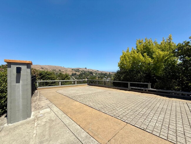 Building Photo - PANORAMIC BAY VIEW ESTATE IN PRESTIGIOUS TIBURON