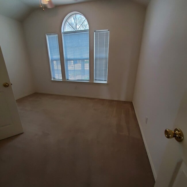 Building Photo - 121 Mesa Del Sol