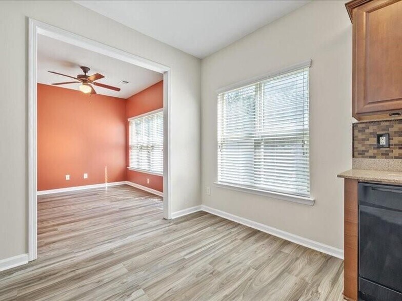 Building Photo - 472 Tufton Tr