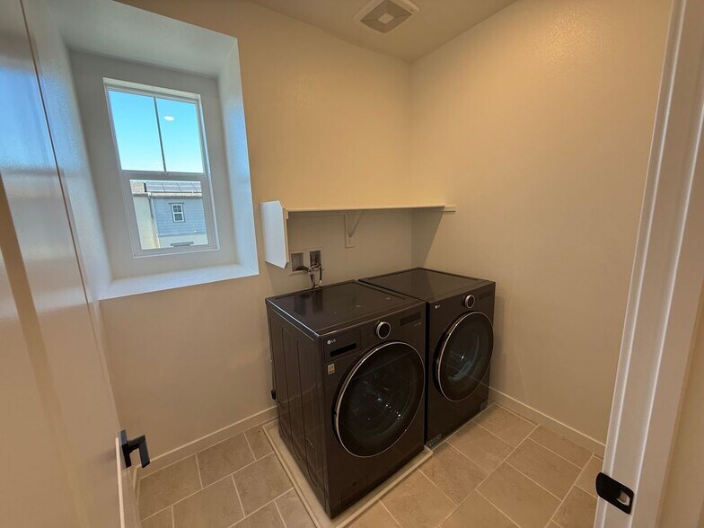 Building Photo - 4025 Spring Haven Ln