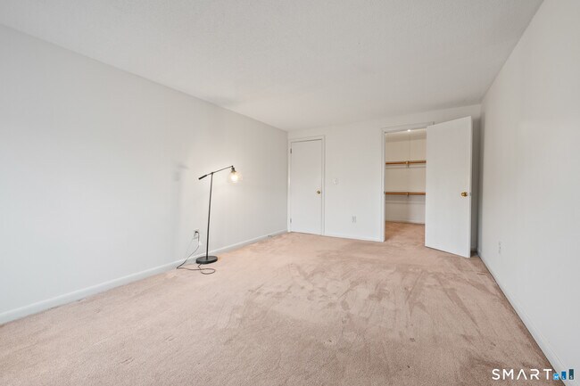 Building Photo - 18 Dutton Pl Way