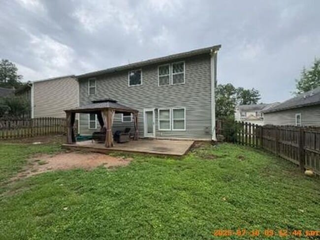 Building Photo - Lexington Living Oasis