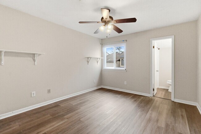 Building Photo - 1319 Airport Dr