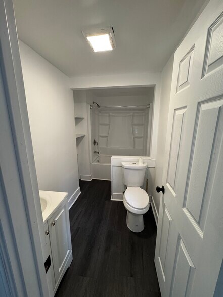 Building Photo - 550 Union School Rd