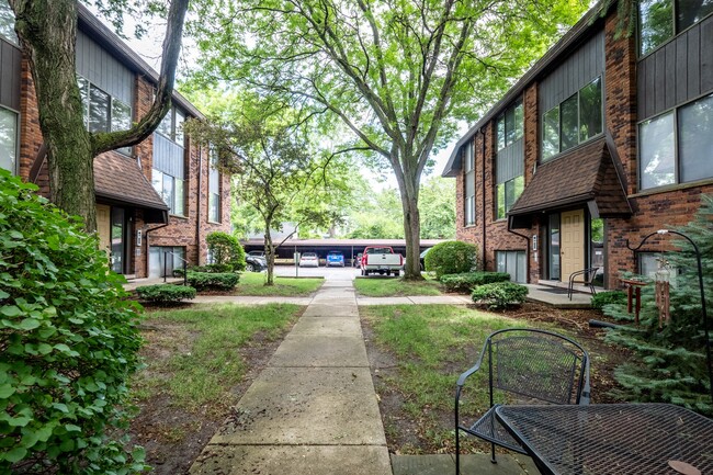 Building Photo - Maplecrest Apartments - Birmingham Apartme...