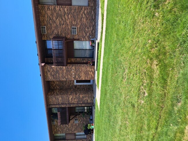 Building Photo - 907 Tayco St
