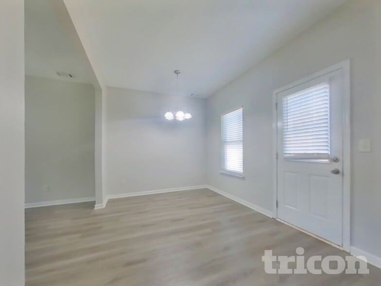 Building Photo - 17 Carriage Hls Dr SE