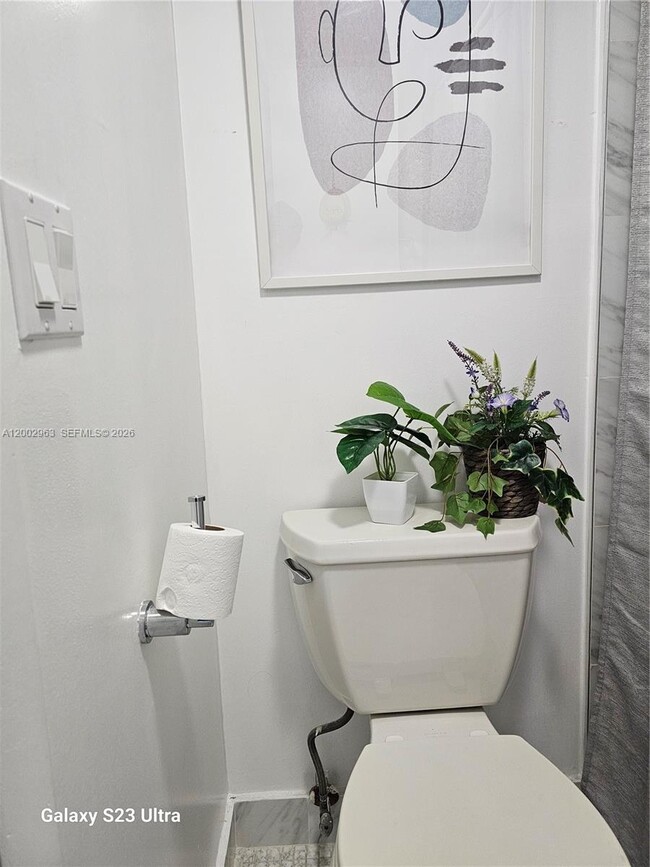 Building Photo - 20400 W Country Club Dr