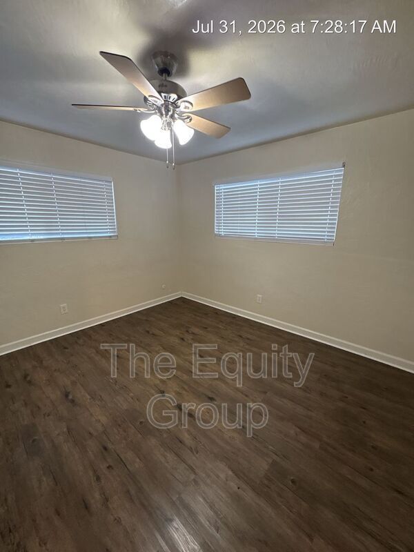 Building Photo - 547 E Tulare Ave
