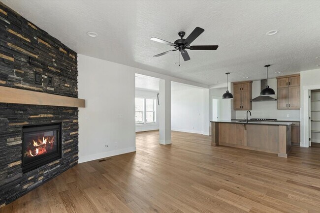 Building Photo - 8283 W Shams Ln