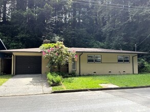 Building Photo - Enjoy Modern Living in this Upgraded home in a wooded area!