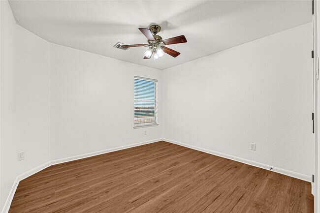 Building Photo - 15911 Breanna Ln