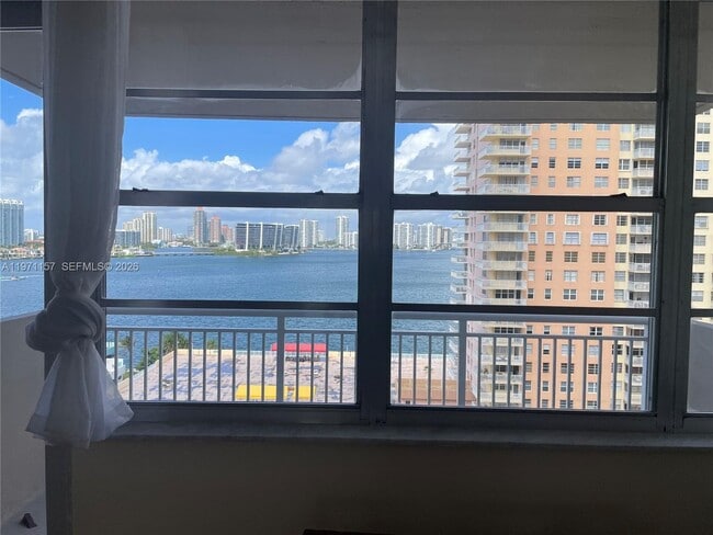 Building Photo - 250 174th St