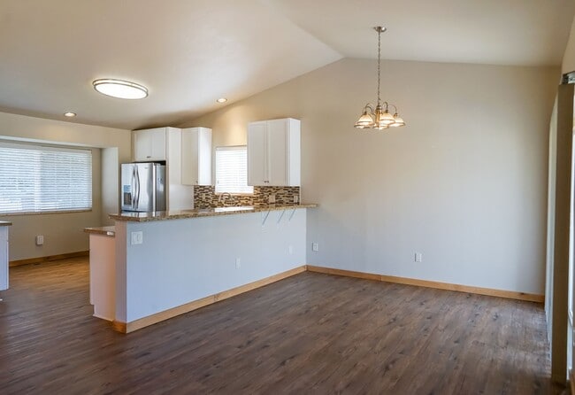 Building Photo - Three Bedroom Home in Hayden