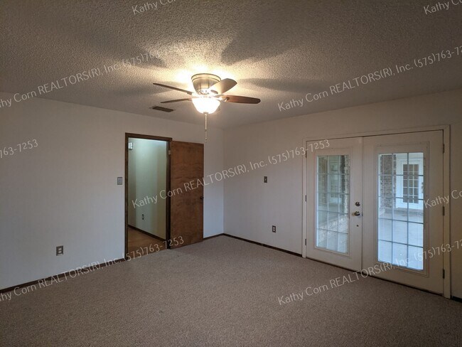 Building Photo - Spacious Luxury in Colonial Park