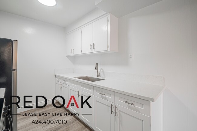 Building Photo - 2050 Rodney Dr