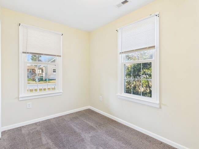 Building Photo - 604 W Vine St