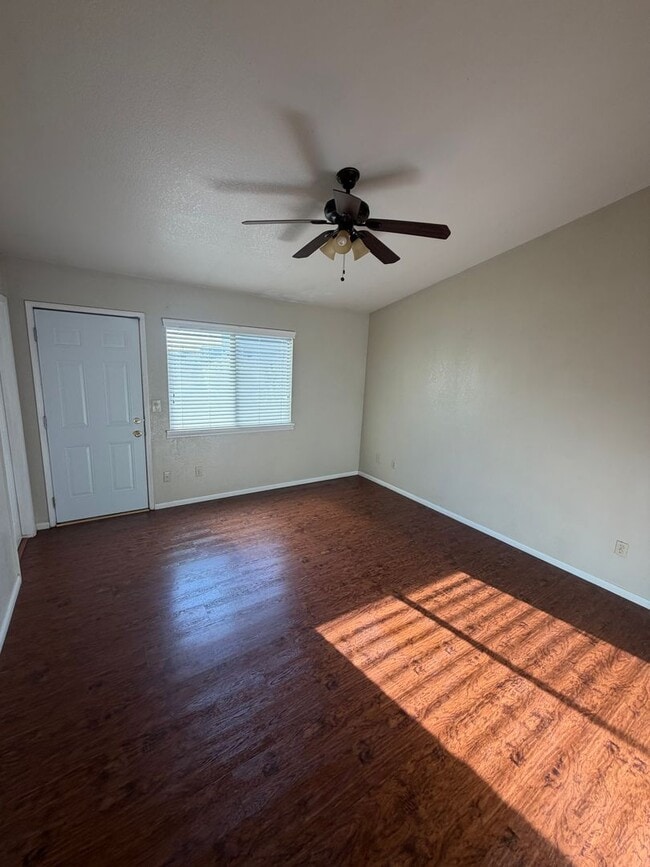 Building Photo - Spacious single family home in McFarland- Schedule your tour now!