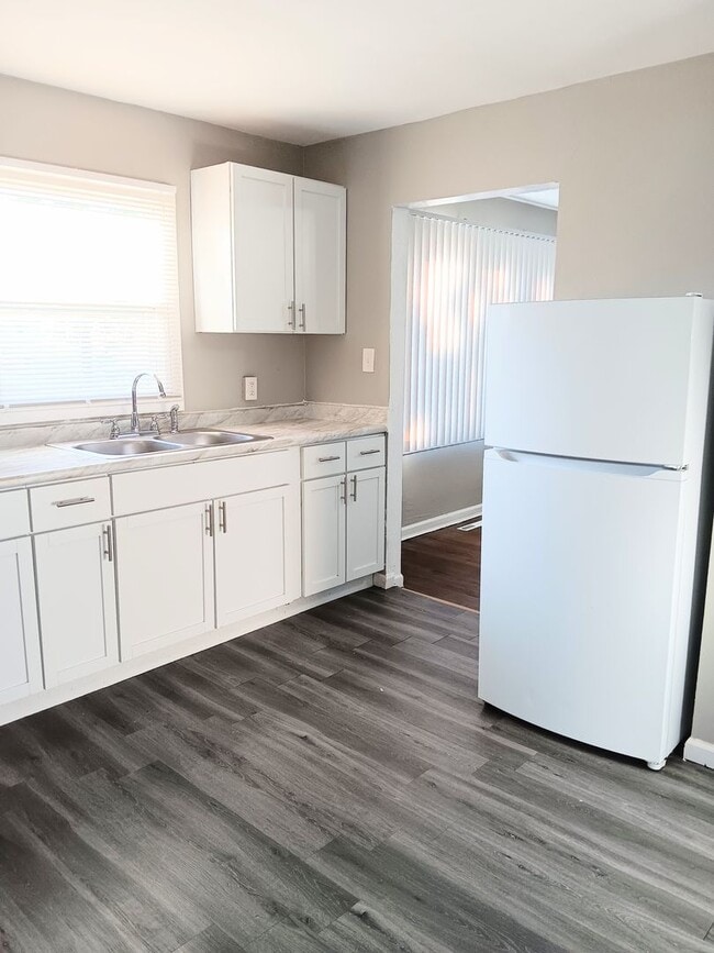 Building Photo - Just Listed! Updated Home – Move-In Ready