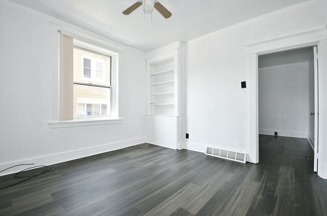 Building Photo - 511 Main St