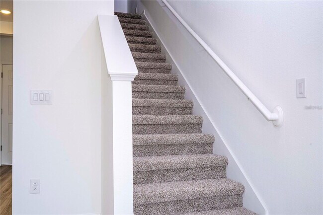 Building Photo - Elegant & Comfortable Home with Granite Kitchen in Prime St. Cloud Location