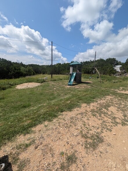 Building Photo - 527 Oak Lawn Dr