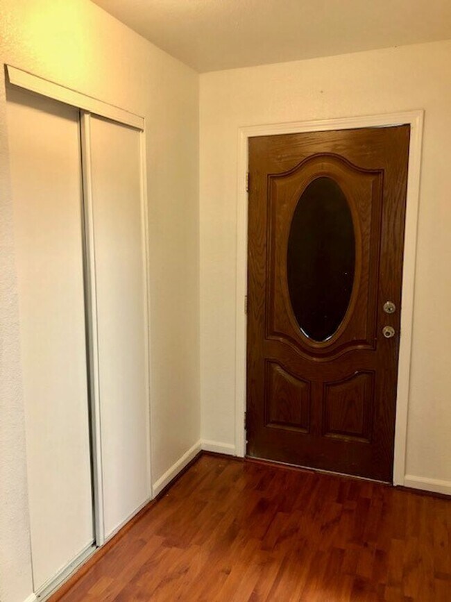Building Photo - Nice 3 bed, 2 bath home in Carmichael