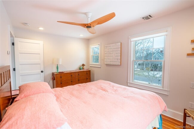 Building Photo - 460 Bay Ave