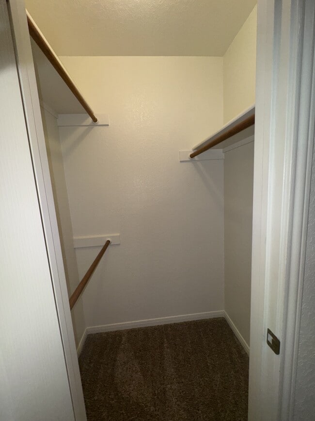 Building Photo - 1801 Thomas Ct