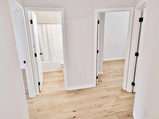 Building Photo - 3 Bed / 2-1/2 Bath Single Family Home