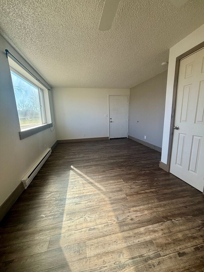 Building Photo - 413 N Cherry St