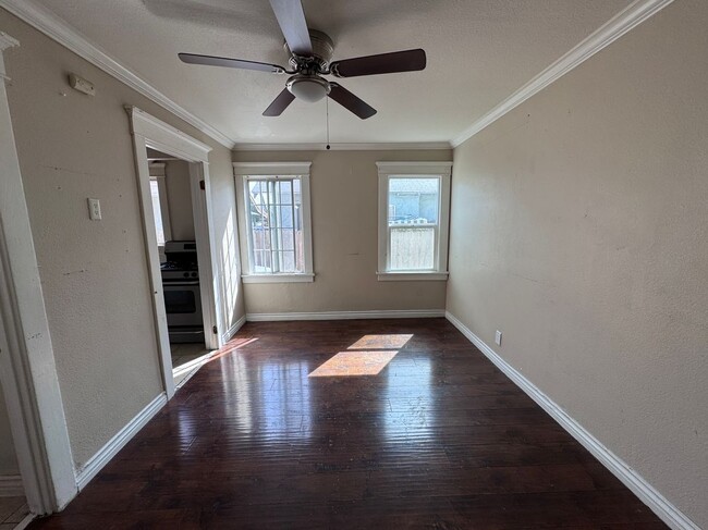 Building Photo - 841 W 64th St