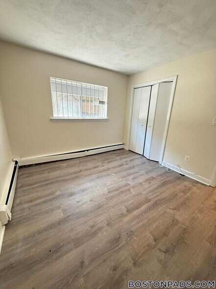 Building Photo - 84 Gardner St