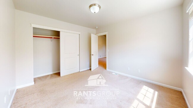 Building Photo - Beautiful 3 bed/2.5 bath Lacey Home with JBLM Access!
