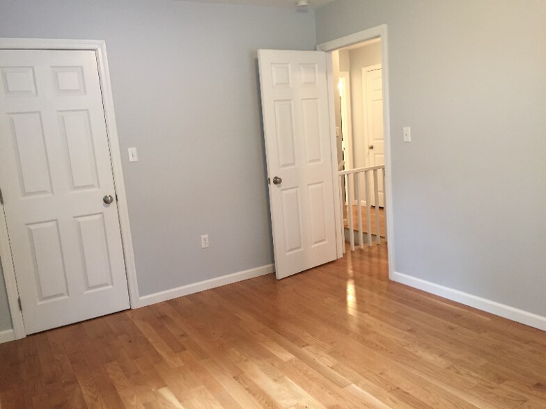 Building Photo - 141 Maplewood Ln