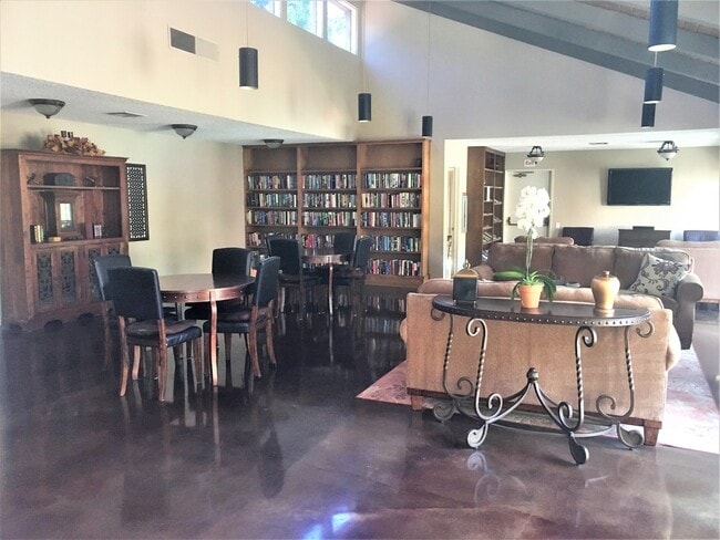 Building Photo - Cozy 2 BED/1 BATH in Exclusive 55+ Senior ...