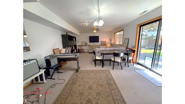 Building Photo - HUGE 5-BEDROOM home with separate BONUS ROOM!!  Large fenced yard!!!